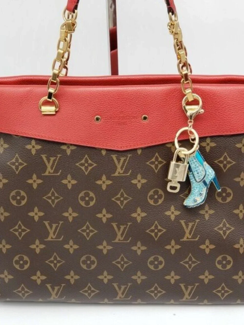 Louis Vuitton Authentic Gold Lock 🔒 Unbranded Shoe Keychain Charm for Bags
